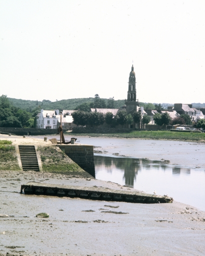 Vue générale du port à marée basse