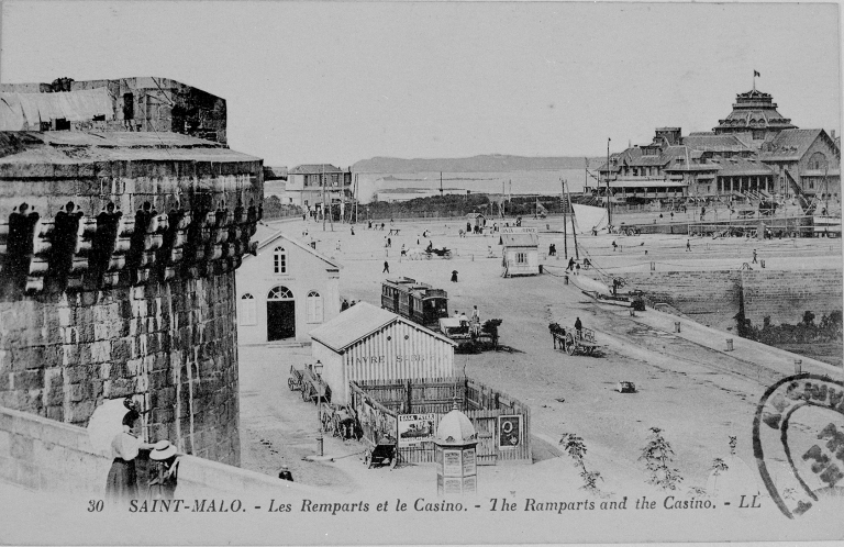 Carte postale début 20e siècle. Saint-Malo, les remparts et le casino.