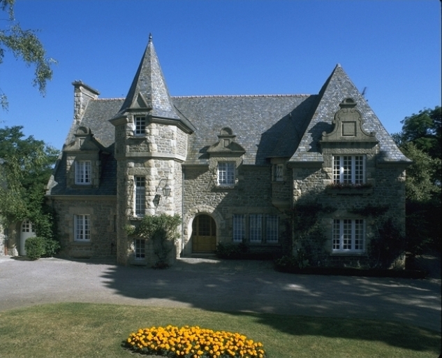 Façade sur jardin côté sud.