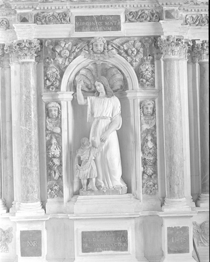 Retable, détail de la niche centrale.