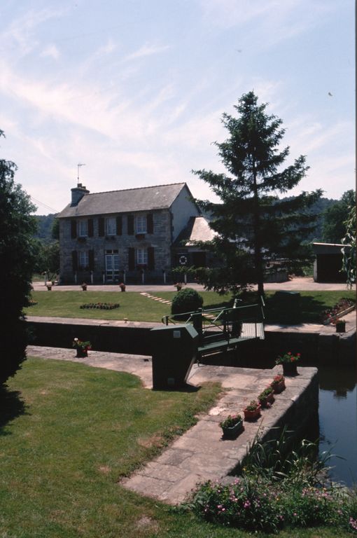 Maison éclusière (état en 1996) ; Site d'écluse 22 : écluse et maison éclusière (état en 1996)
