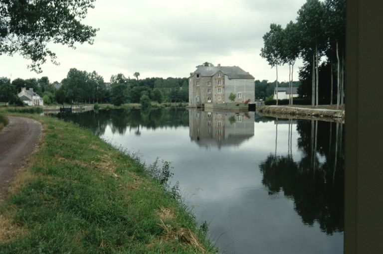 Vue de situation depuis l'amont ; Vue de situation depuis l'amont