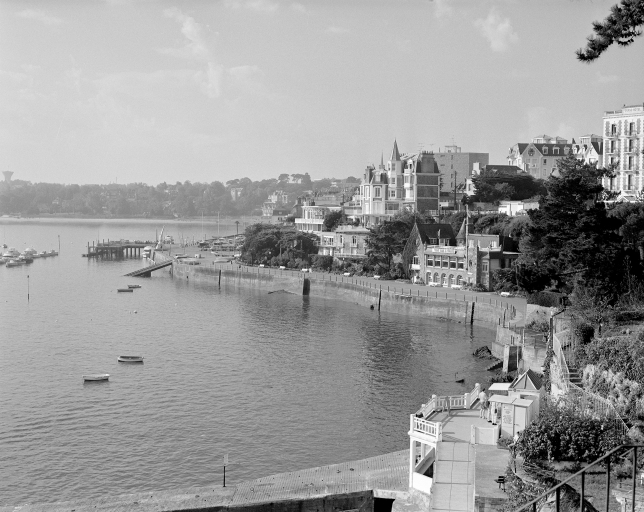 Vue générale de la baie du prieuré quai de la Perle.