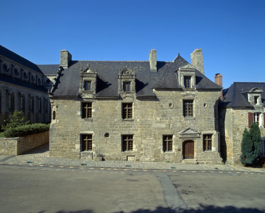 Maison des princes, tribunal, place de la Mairie (Pont-Scorff)