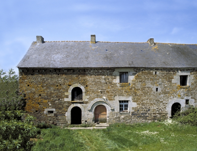 Vue générale sud ; Rotouée, ferme fin 16e siècle
