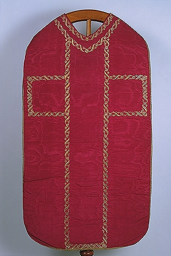 Chasuble, face rouge : vue générale