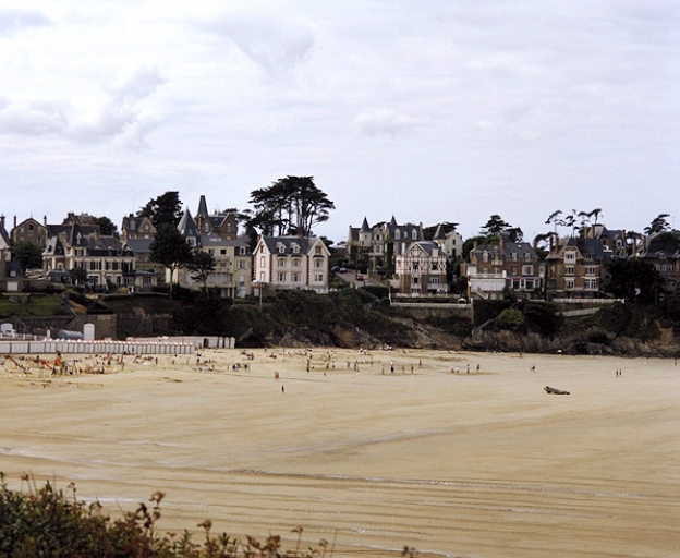 Vue générale vers la pointe du Décollé ; Vue des maisons de la pointe du Décollé depuis la plage ; Vue générale vers la pointe du Décollé ; Quartier de la plage - Vue générale vers la pointe du Décollé