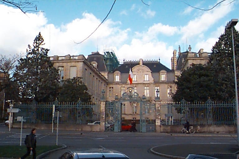 Vue générale ; La préfecture