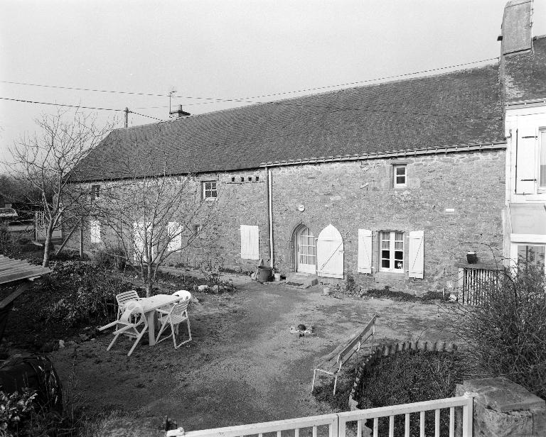 Vestiges du manoir, élévation sud.