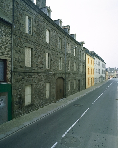 Vue générale ; Rive sud de la rue : façades nord