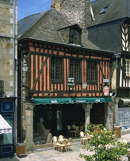 Maison, dite L'Enfer, 18 rue Grande-Rue des Stuarts (Dol-de-Bretagne)