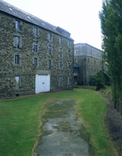 Vue générale des bâtiments du 19e siècle