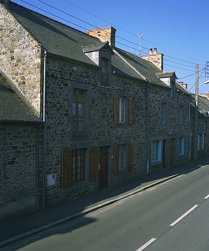 Vue générale nord du n° 11 (à gauche) ; Vue générale nord du n° 9 (à droite)