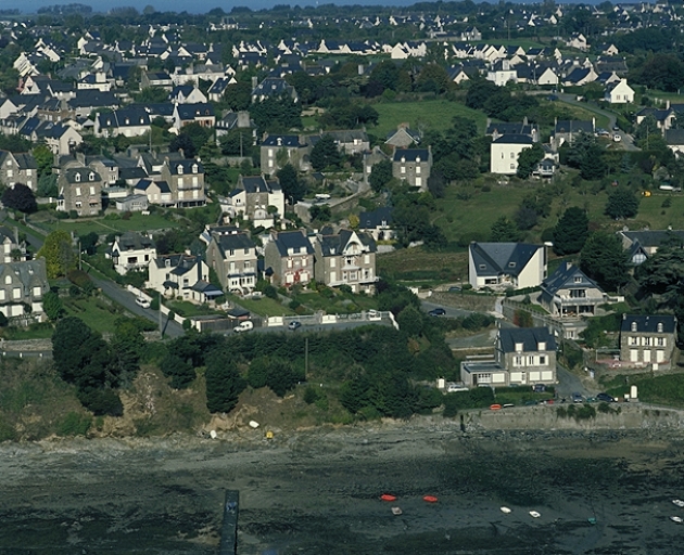 L'Abri des flots, vue est ; Ville (Cancale) - L'Abri des flots, vue est