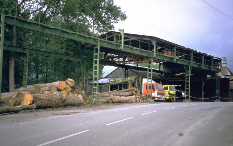 Vue générale nord-est : atelier et pont roulant.