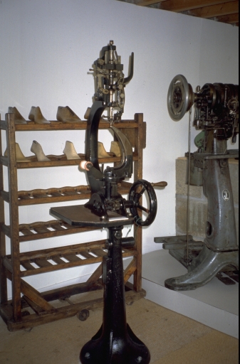Vue générale. ; Machine à coudre Blake Phenix