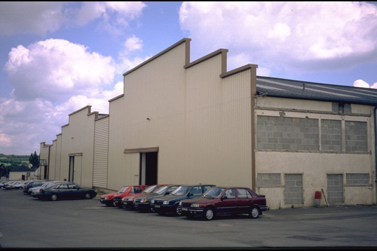 Ateliers de fabrication construits dans les années 1960, façade ouest