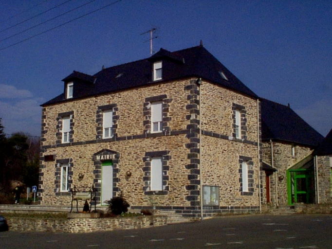 L'ancien presbytère, aujourd'hui la mairie : vue générale sud-ouest ; Village (Les Brûlais) - L'ancien presbytère, aujourd'hui la mairie : vue générale sud-ouest