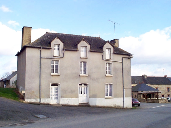 Vue générale ouest ; Maison du 18e siècle près de l'église : vue générale ouest
