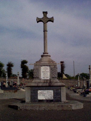 Vue générale ouest ; Croix de cimmetière et monument aux morts : vue générale ouest