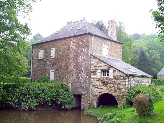 Façade en aval de l'Aff : vue générale sud-ouest ; Moulin de Marsac (Comblessac) - Façade en aval de l'Aff : vue générale sud-ouest