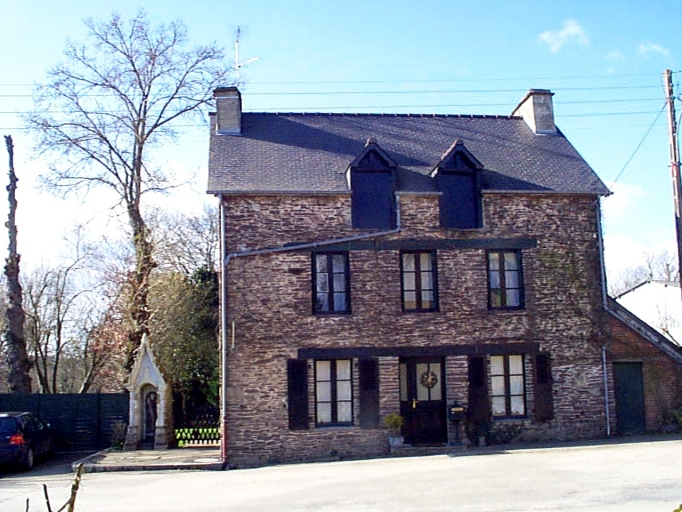 Vue générale est ; Maison du milieu du 19e siècle près de la fontaine Saint-Armel : vue générale est ; Vue de situation est