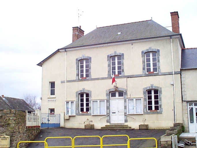 Vue générale nord ; Mairie-école (Mernel) - Vue générale nord