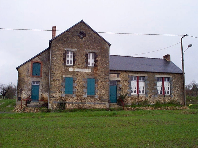Vue générale sud ; Ecole primaire publique de garçons, la Motte aux Vesques (Saint-Séglin) - Vue générale sud