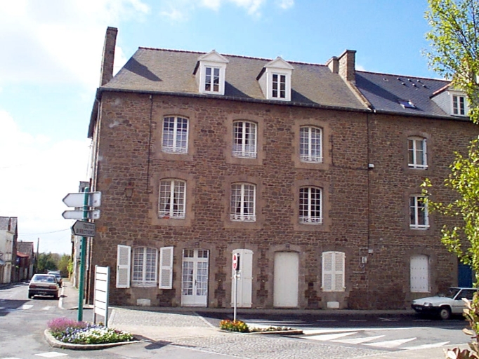 Vue générale nord ; Rue Jean-Marie Savatte : exemple d'immeuble à logements