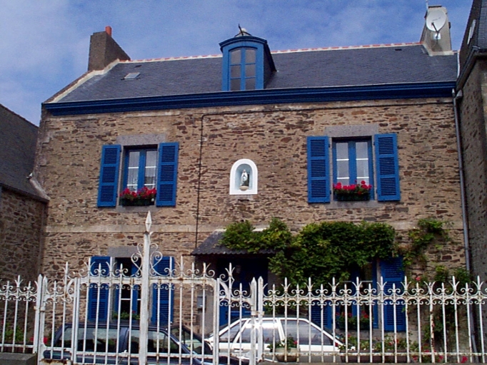 Vue générale est ; Rue Gallais : exemple d'influence du style malouinière