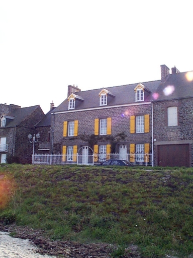 Vue générale nord avec la digue au premier plan