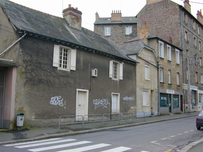 Vue de situation, maison au premier plan ; Maison, 177 rue de Nantes ; Vue de situation, maison au second plan ; Vue de situation, immeuble à droite de l'image