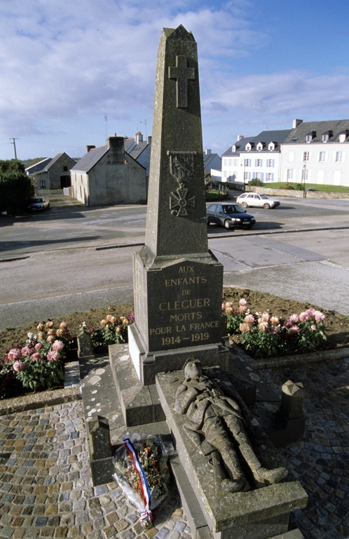Monument aux morts, vue générale.