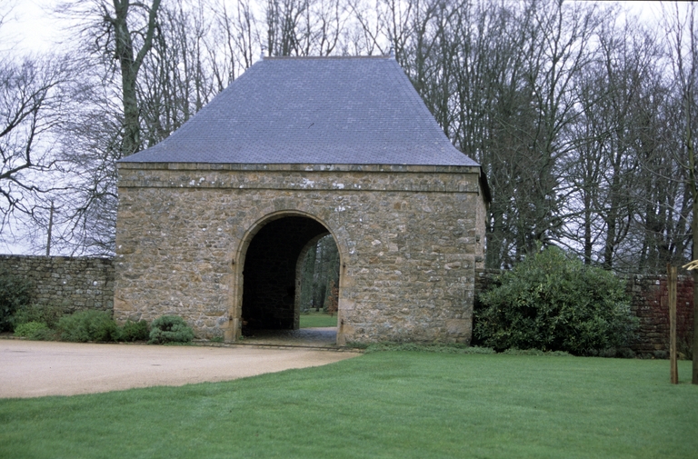 Passage couvert, élévation nord.