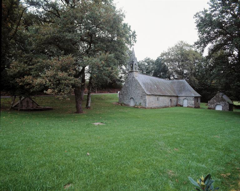 Vue générale du site comprenant la chapelle, l'oratoire, état en 1999