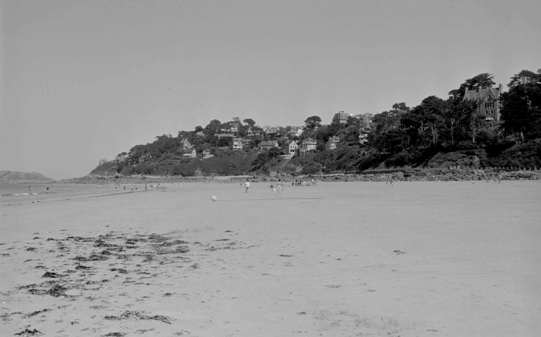 Vue d'ensemble de Pors-Nevez depuis la plage de Trestraou.