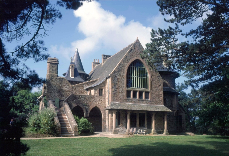 Maison de villégiature dite Rochefontaine, 4 rue de Vilin-Dour, la Clarté (Perros-Guirec) ; Maison de villégiature dite Rochefontaine, 4 rue de Vilin-Dour, la Clarté (Perros-Guirec) ; Les maisons sur la commune de Perros-Guirec
