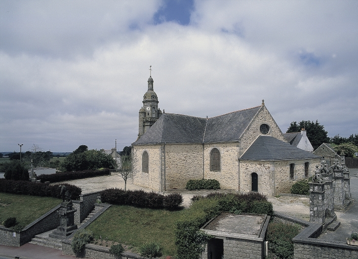 Eglise paroissiale Saint-Pierre-aux-Liens ; Vue générale sud est ; L'église paroissiale Saint-Pierre