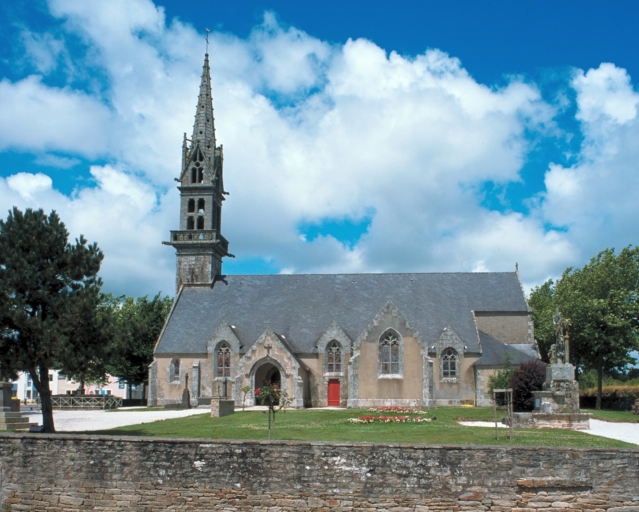 Mellac, église paroissiale Saint-Pierre-aux-Liens : élévation sud, vue générale, état en 2000