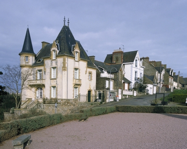 Vue générale sud-est ; 58 boulevard Thiers : villa de style néo-gothique, 4e quart 19e siècle