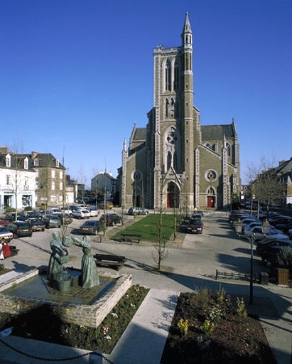 Église paroissiale Saint-Méen, place de la République ; place du Cher Frère Lucide (Cancale)