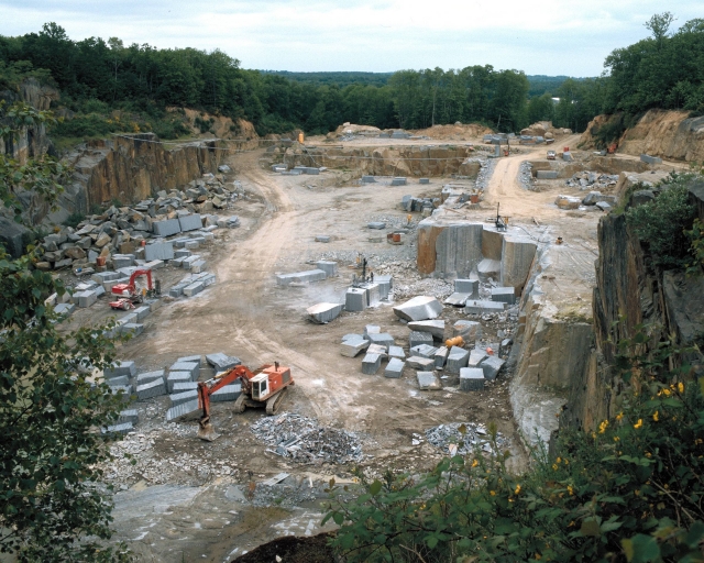 Vue générale sud du site d'extraction ; Excavation