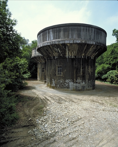 Vue générale sud-est ; Les deux châteaux d'eau de Cuplé