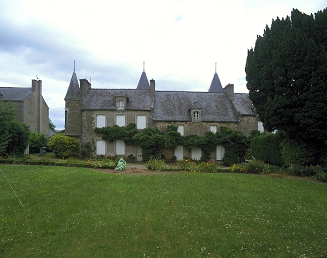 Vue générale sud ; 7 rue de Dinard : l'ancien manoir d'Armor, ensemble agricole transformé vers 1900