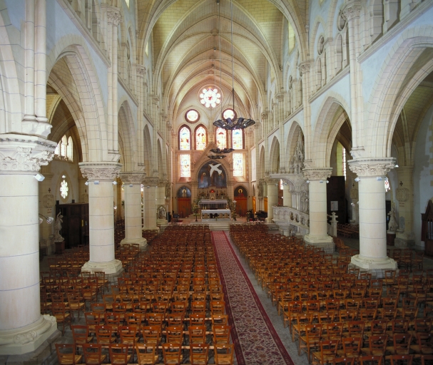 Église paroissiale Saint-Pierre, rue Brindejonc des Moulinais (Pleurtuit)