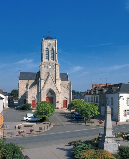 Le clocher-porche : vue générale sud