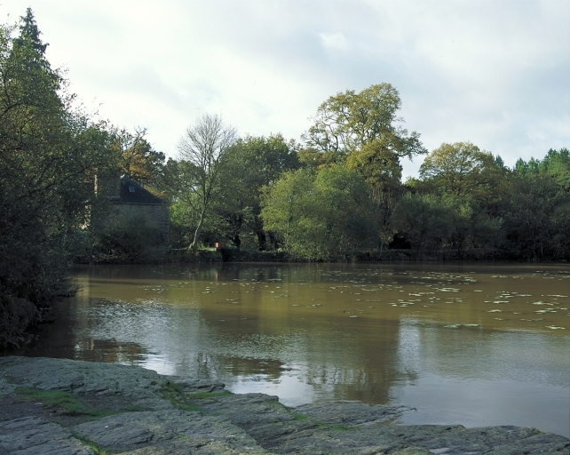 L'étang du Val et le Moulin de Haut ; Moulin de Haut et étang du val : vue générale nord ; Le Moulin de Haut : vue de situation depuis l'étang du Val