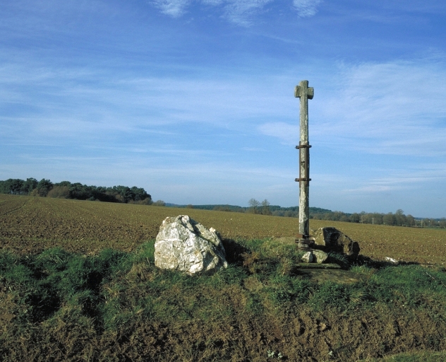 Vue de situation est ; La Croix Orial