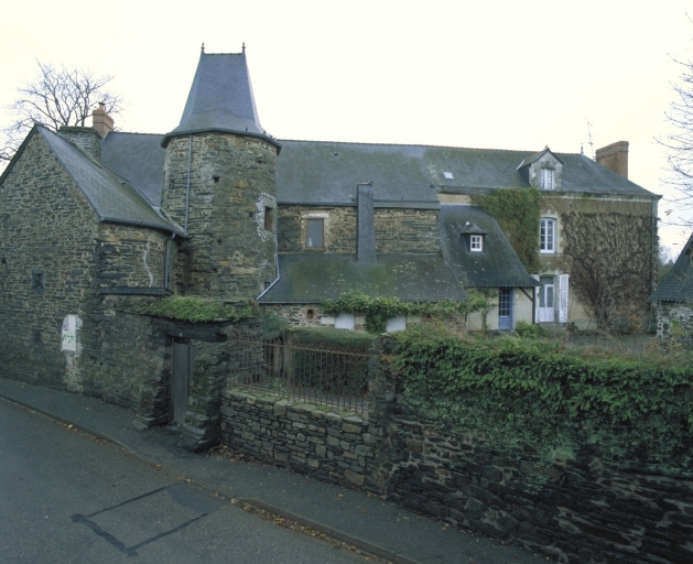Vue générale ouest ; Vue générale ouest ; maison à droite sur l'image