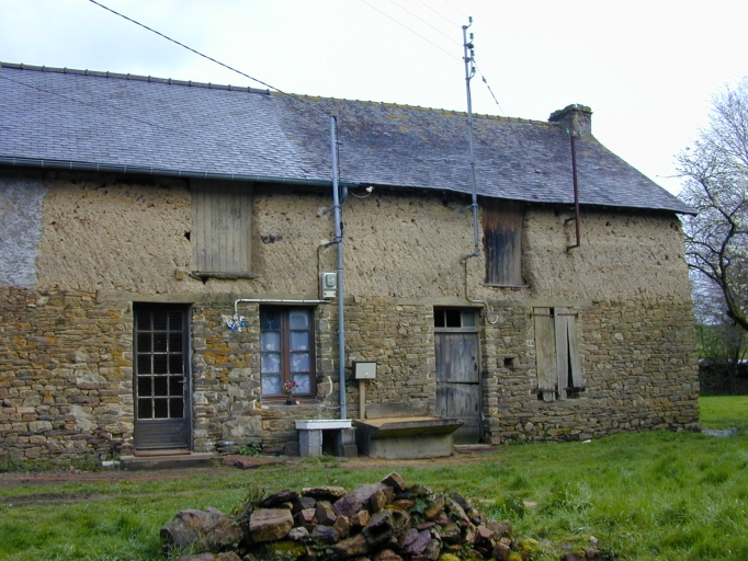 Façade antérieure : vue générale sud-ouest